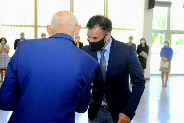 Click to zoom the picture.